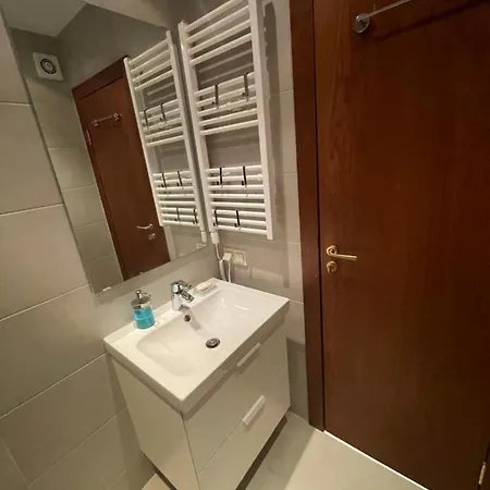 Appartement Lovely 2-bedroom Serviced With *