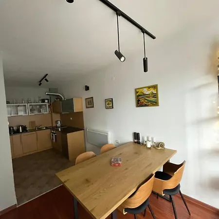 Lovely 2-bedroom Serviced With Apartamento