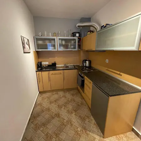 Apartment Lovely 2-bedroom Serviced With