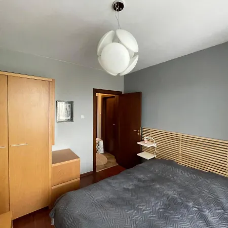 Lovely 2-bedroom Serviced With