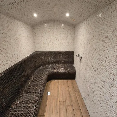 Lovely 2-bedroom Serviced With * בנסקו