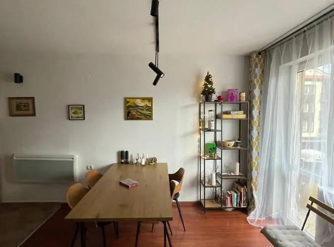 Lovely 2-bedroom Serviced With *