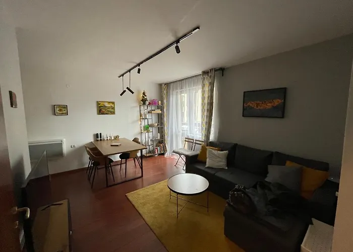 Lovely 2-bedroom Serviced With *